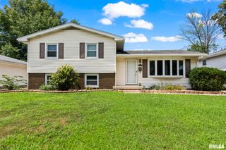 2421 ARROWHEAD Drive, Springfield, IL 62702