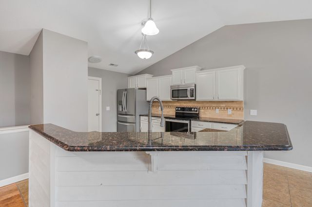 6005 Pine Ridge Street, Johnston, IA 50131