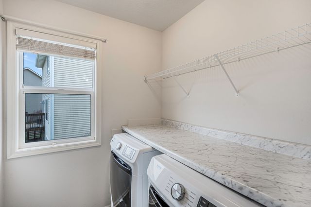 6005 Pine Ridge Street, Johnston, IA 50131