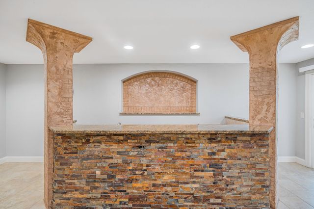 6005 Pine Ridge Street, Johnston, IA 50131