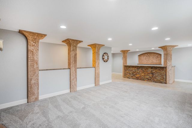 6005 Pine Ridge Street, Johnston, IA 50131