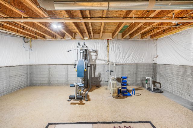 6005 Pine Ridge Street, Johnston, IA 50131