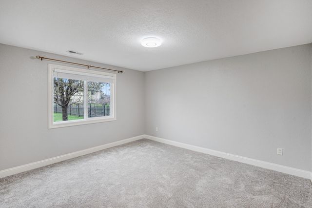 6005 Pine Ridge Street, Johnston, IA 50131