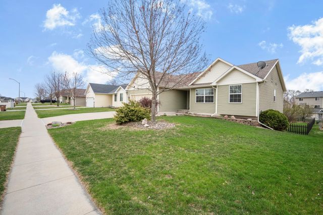 6005 Pine Ridge Street, Johnston, IA 50131