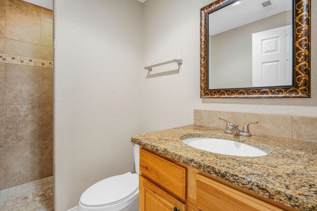 6005 Pine Ridge Street, Johnston, IA 50131