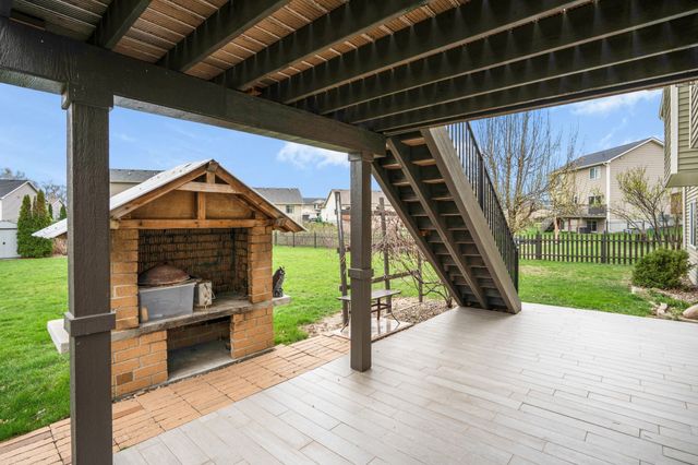 6005 Pine Ridge Street, Johnston, IA 50131