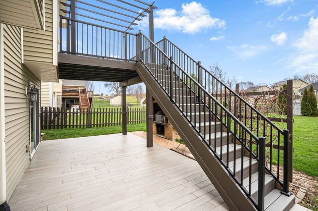 6005 Pine Ridge Street, Johnston, IA 50131