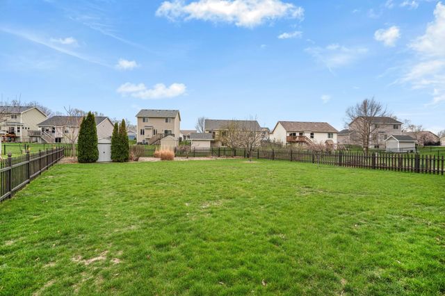 6005 Pine Ridge Street, Johnston, IA 50131