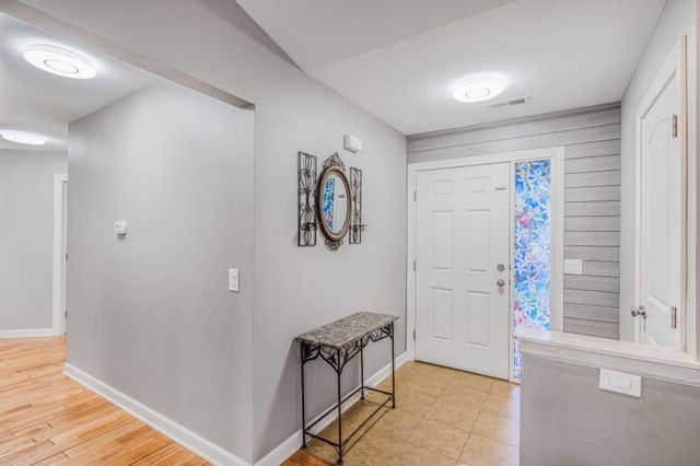 6005 Pine Ridge Street, Johnston, IA 50131