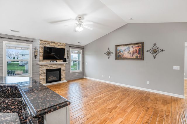 6005 Pine Ridge Street, Johnston, IA 50131