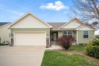 6005 Pine Ridge Street, Johnston, IA 50131