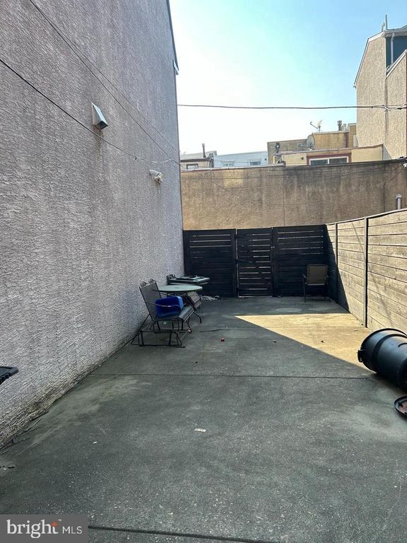 1016 S RANDOLPH ST, PHILADELPHIA, PA 19147 — photo 2