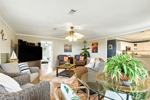 7215 Beau Rue Street, Hitchcock, TX 77563
