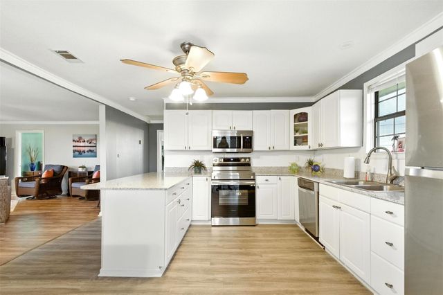 7215 Beau Rue Street, Hitchcock, TX 77563
