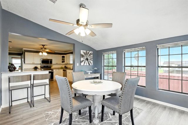 7215 Beau Rue Street, Hitchcock, TX 77563