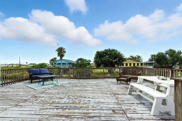 7215 Beau Rue Street, Hitchcock, TX 77563