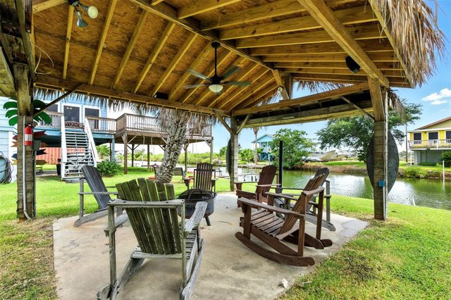 7215 Beau Rue Street, Hitchcock, TX 77563