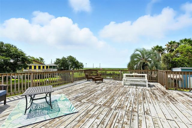7215 Beau Rue Street, Hitchcock, TX 77563