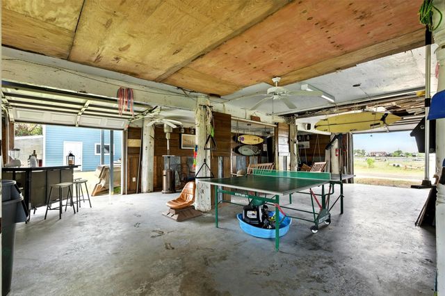 7215 Beau Rue Street, Hitchcock, TX 77563