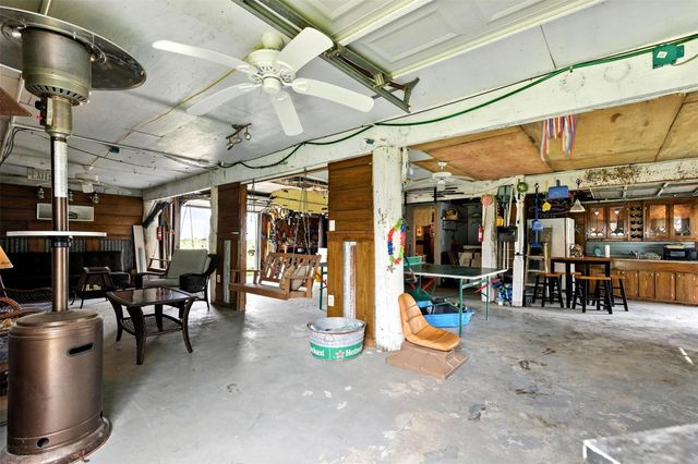 7215 Beau Rue Street, Hitchcock, TX 77563