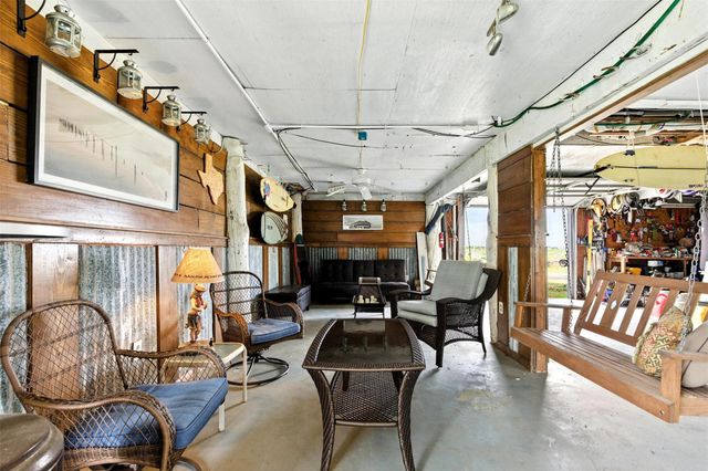 7215 Beau Rue Street, Hitchcock, TX 77563