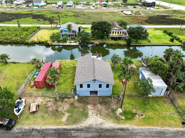 7215 Beau Rue Street, Hitchcock, TX 77563