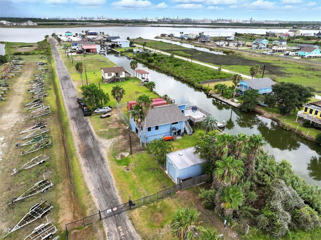 7215 Beau Rue Street, Hitchcock, TX 77563