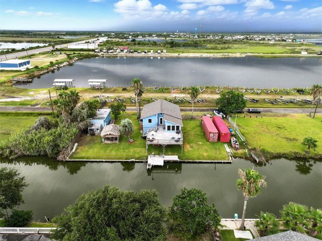 7215 Beau Rue Street, Hitchcock, TX 77563
