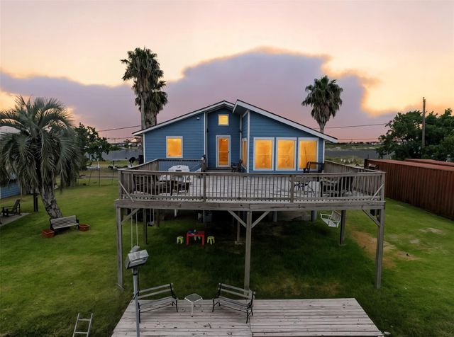 7215 Beau Rue Street, Hitchcock, TX 77563