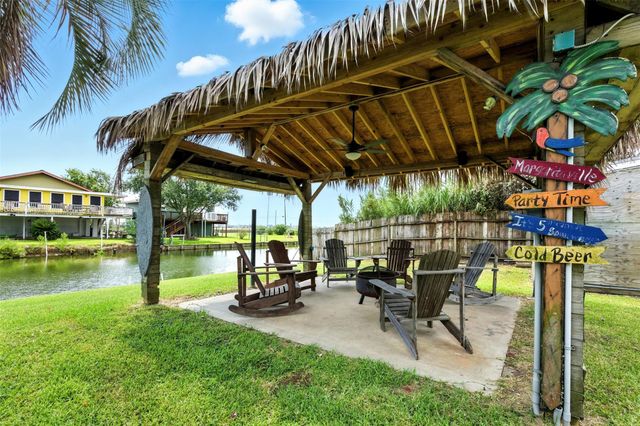 7215 Beau Rue Street, Hitchcock, TX 77563