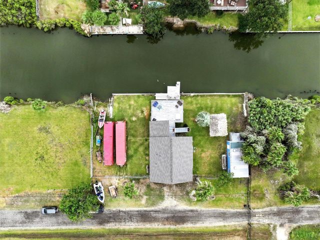 7215 Beau Rue Street, Hitchcock, TX 77563