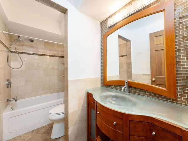 6587 N Northwest Highway 1A, Chicago, IL 60631