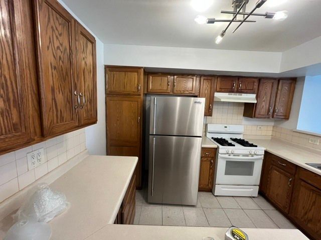 1908 Grove Avenue, Schaumburg, IL 60193