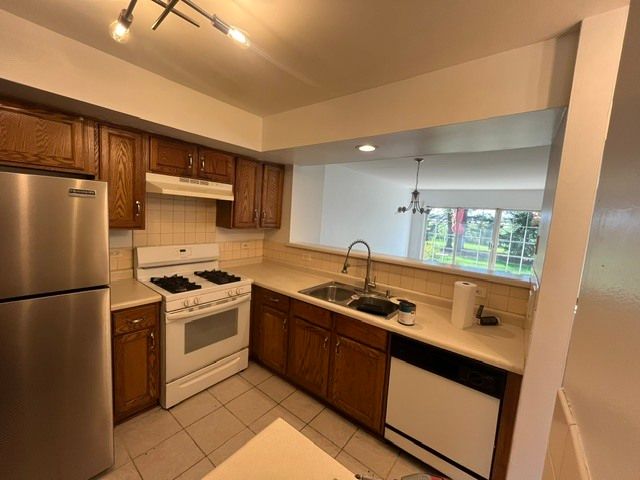 1908 Grove Avenue, Schaumburg, IL 60193