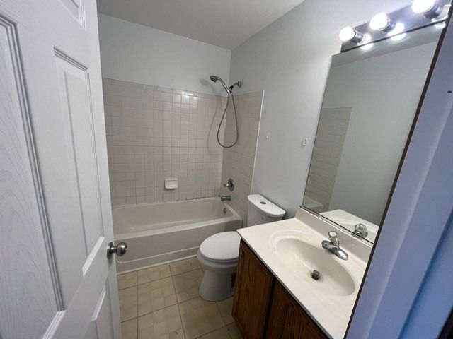 1908 Grove Avenue, Schaumburg, IL 60193