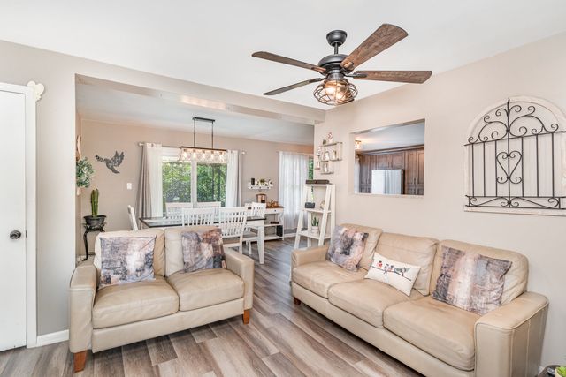 9049 Barberry Lane, Hickory Hills, IL 60457