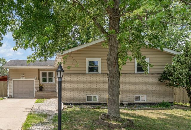 9049 Barberry Lane, Hickory Hills, IL 60457