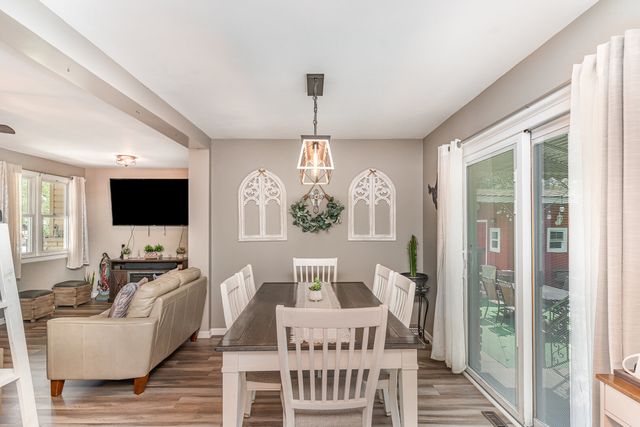 9049 Barberry Lane, Hickory Hills, IL 60457