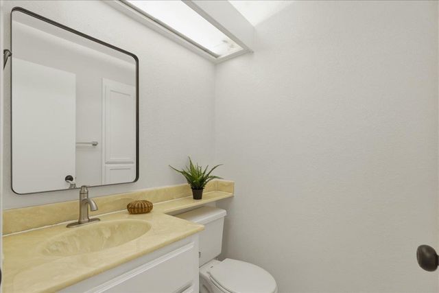 542 White Fir Dr, San Leandro, CA 94577