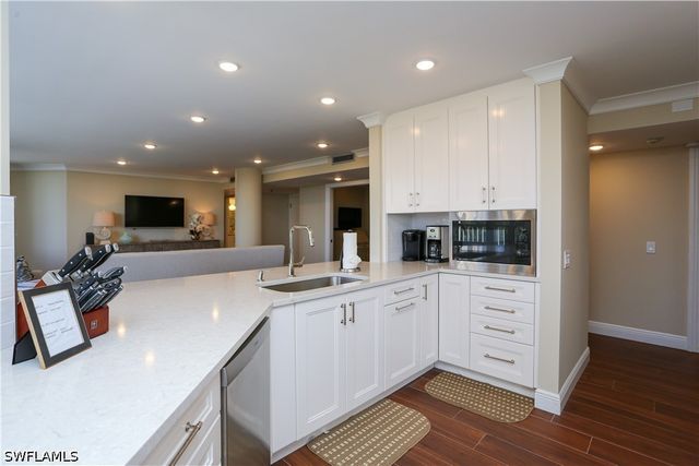 4041 Gulf Shore BLVD N 305, Naples, FL 34103