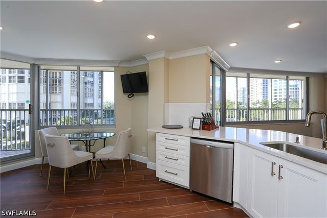 4041 Gulf Shore BLVD N 305, Naples, FL 34103
