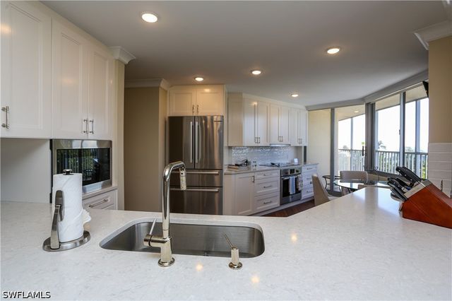 4041 Gulf Shore BLVD N 305, Naples, FL 34103