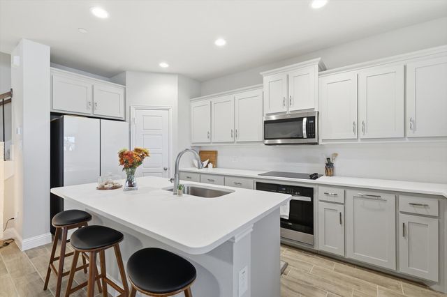 6092 Bursey Road, Watauga, TX 76148