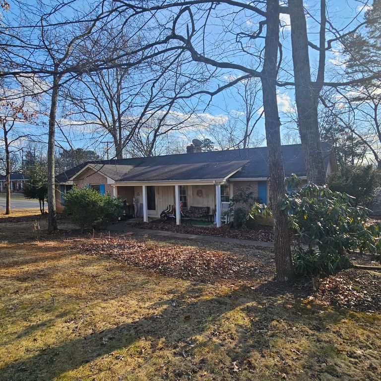 2049 Surrey LN, Roanoke, VA 24012
