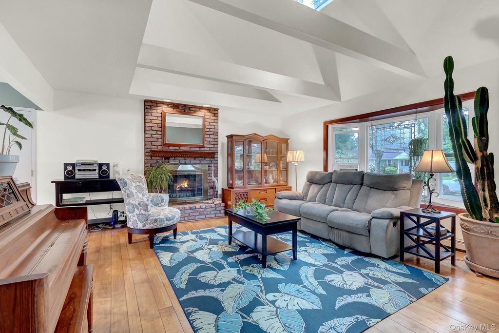 5 Madsen Lane, East Northport, NY 11731 — photo 3