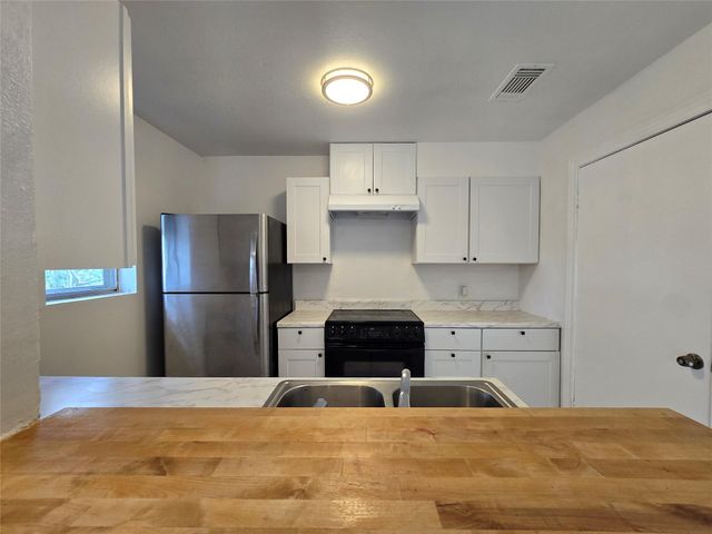 434 Long Street, West Columbia, TX 77486