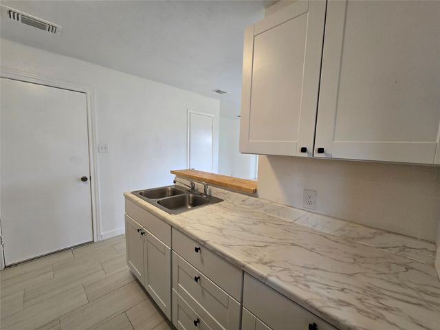 434 Long Street, West Columbia, TX 77486