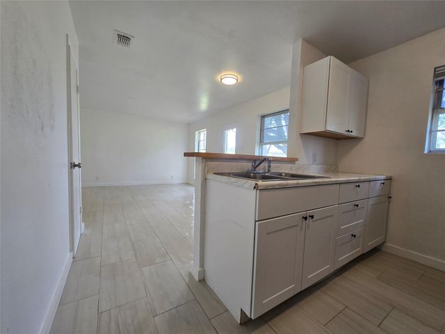 434 Long Street, West Columbia, TX 77486