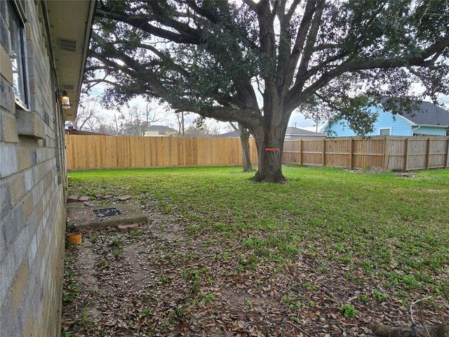 434 Long Street, West Columbia, TX 77486