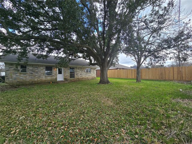434 Long Street, West Columbia, TX 77486